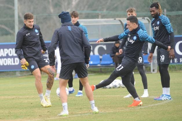 December 11, 2023, NAPLES: Napoli s players warm up during the team s training session in Castel Volturno, Italy, 07 November 2023. SSC Napoli will face SC Braga in their UEFA Champions League group stage match on 12 December 2023. Naples 11 December 2023 ANSA CESARE ABBATE Napoli, training session in Castelvolturno  - ZUMAa110 20231211_zaf_a110_018 Copyright: xCesarexAbbatex