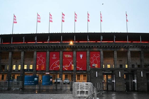 Football, Men, Season 2023 2024, UEFA Champions League Group C, Matchday 6 , 1 FC Union Berlin Real Madrid, Press conference training of Union in the Olympic Stadium the day before the match, in the picture red Olympic Stadium with flags of Union, 11 12 2023, Copyright: xMatthiasxKochx