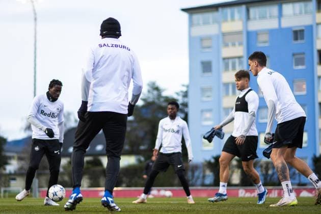 SOCCER - UEFA CL, RBS vs Benfica SALZBURG,AUSTRIA,11.DEC.23 - SOCCER - UEFA Champions League, group stage, Red Bull Salzburg vs SL Benfica, preview, training RBS. Image shows players of RBS.  GEPAxpictures xAistexRidikaite