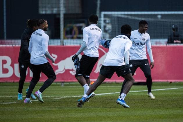 SOCCER - UEFA CL, RBS vs Benfica SALZBURG,AUSTRIA,11.DEC.23 - SOCCER - UEFA Champions League, group stage, Red Bull Salzburg vs SL Benfica, preview, training RBS. Image shows players of RBS.  GEPAxpictures xAistexRidikaite