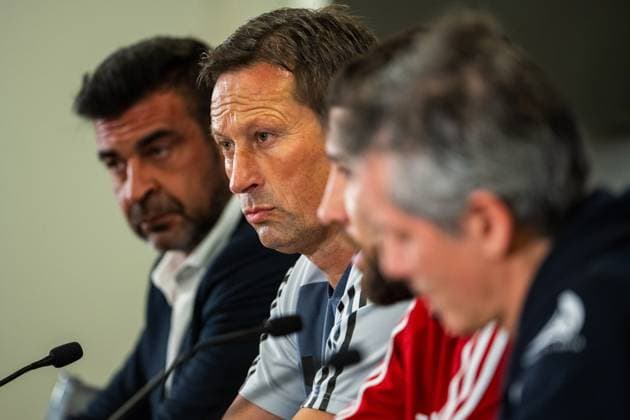 SOCCER - UEFA CL, RBS vs Benfica SALZBURG,AUSTRIA,11.DEC.23 - SOCCER - UEFA Champions League, group stage, Red Bull Salzburg vs SL Benfica, preview, press conference, PK, Pressekonferenz Benfica. Image shows head coach Roger Schmidt (Benfica).  GEPAxpictures xAistexRidikaite