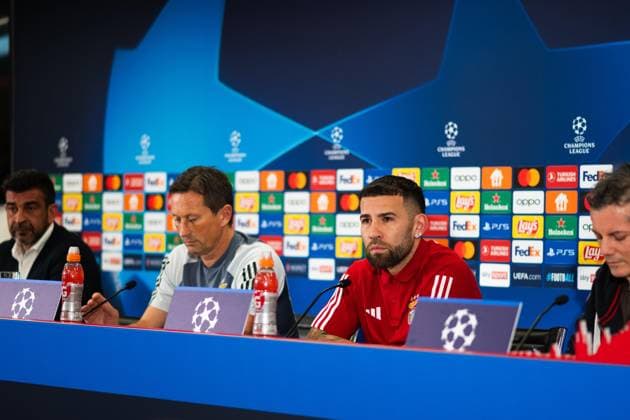 SOCCER - UEFA CL, RBS vs Benfica SALZBURG,AUSTRIA,11.DEC.23 - SOCCER - UEFA Champions League, group stage, Red Bull Salzburg vs SL Benfica, preview, press conference, PK, Pressekonferenz Benfica. Image shows head coach Roger Schmidt and Nicolas Otamendi (Benfica).  GEPAxpictures xAistexRidikaite