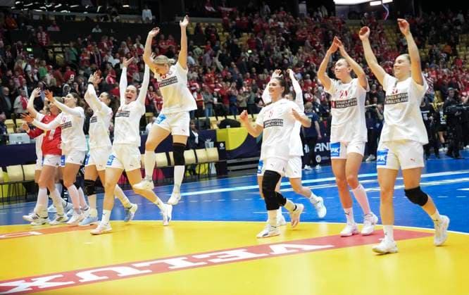 Sport Themen der Woche KW50 Sport Bilder des Tages Denmark wins the IHF World Women s Handball Championship match between Denmark and Germany in the main round group 3 in Jyske Bank Boxen in Herning, Denmark on Tuesday, December 11, 2023.. , Herning Jylland Denmark *** Denmark wins the IHF World Women s Handball Championship match between Denmark and Germany in the main round group 3 in Jyske Bank Boxen in Herning, Denmark on Tuesday, December 11, 2023 , Herning Jylland Denmark  Copyright: ClausxFisker ClausxFiskerx COP15243 spdk20231211-221310-L