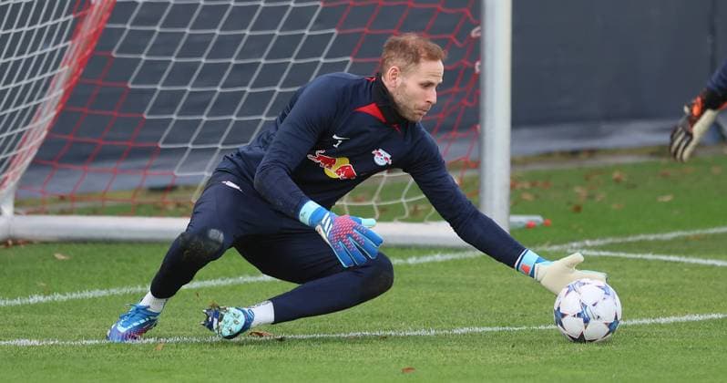 RB Leipzig training Champions League Leipzig, 12 12 2023, RB training center, UEFA Champions League , RB Leipzig final training on the day before RBL v Young Boys Bern , In the picture goalkeeper Peter Gulacsi 1, RB Leipzig , Picture Point