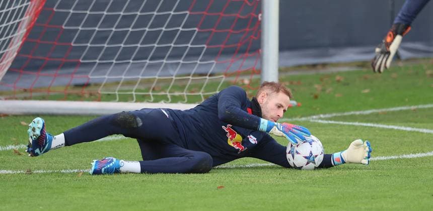 RB Leipzig training Champions League Leipzig, 12 12 2023, RB training center, UEFA Champions League , RB Leipzig final training on the day before RBL v Young Boys Bern , In the picture goalkeeper Peter Gulacsi 1, RB Leipzig , Picture Point