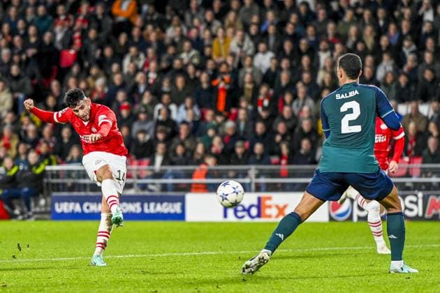EINDHOVEN, 12-12-2023, Philips Stadion, UEFA Champions League Football, season 2023 2024, Match between PSV and Arsenal. Shot on goal by PSV player Ricardo Pepi PSV - Arsenal  x23496589x Copyright: