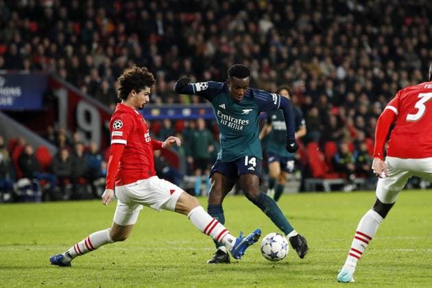 EINDHOVEN - (l-r) Andre Ramalho of PSV Eindhoven, Eddie Nketiah of Arsenal FC scores the 0-1 during the UEFA Champions League Group B match between PSV Eindhoven and Arsenal FC at the Phillips Stadium on December 12, 2023 in Eindhoven, Netherlands. ANP Hollandse Hoogte Bart Stoutjesdijk UEFA Champions League 2023 24 2023 2024 xVIxANPxSportx xBartxStoutjesdijkxIVx 486128456 originalFilename: 486128456.jpg