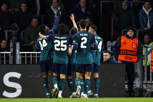 EINDHOVEN - Eddie Nketiah of Arsenal FC celebrates the 0-1 during the UEFA Champions League Group B match between PSV Eindhoven and Arsenal FC at the Phillips Stadium on December 12, 2023 in Eindhoven, Netherlands. ANP MAURICE VAN STEEN UEFA Champions League 2023 24 2023 2024 xVIxANPxSportx xxANPxIVx 486128585 originalFilename: 486128585.jpg