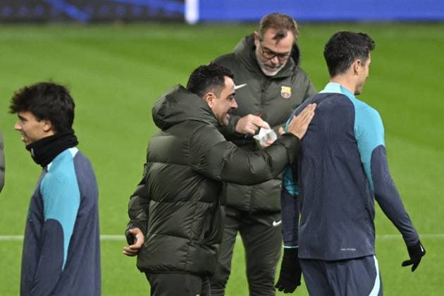 Barcelona s head coach Xavi and Barcelona s Robert Lewandowski pictured during a training of Spanish club FC Barcelona, Barca on Tuesday 12 December 2023 in Antwerp. The team is preparing for tomorrow s game against Belgian soccer team Royal Antwerp FC, on day six of the Champions League group stage, in group H. TOM GOYVAERTS TomxGoyvaerts  x82178033x