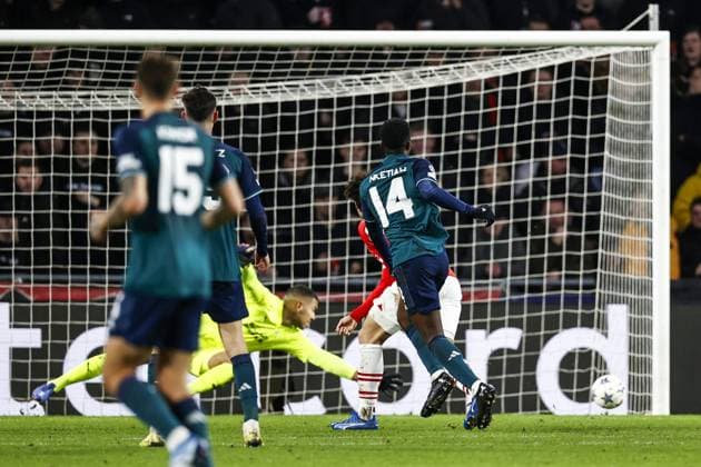 EINDHOVEN - Eddie Nketiah of Arsenal FC scores the 0-1 during the UEFA Champions League Group B match between PSV Eindhoven and Arsenal FC at the Phillips Stadium on December 12, 2023 in Eindhoven, Netherlands. ANP MAURICE VAN STEEN UEFA Champions League 2023 24 2023 2024 xVIxANPxSportx xxANPxIVx 486128758 originalFilename: 486128758.jpg