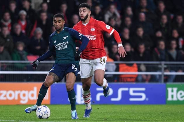 Soccer Champions League matchday 6 PSV Eindhoven FC Arsenal on 12 12 2023 at Philips Stadion in Eindhoven Reiss Nelson Arsenal , left Ismael Saibari Eindhoven , right xRx