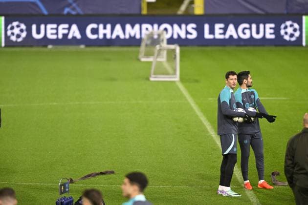 Barcelona s Robert Lewandowski (L) and Barcelona s Ilkay Gundogan (R) pictured during a training of Spanish club FC Barcelona, Barca on Tuesday 12 December 2023 in Antwerp. The team is preparing for tomorrow s game against Belgian soccer team Royal Antwerp FC, on day six of the Champions League group stage, in group H. TOM GOYVAERTS TomxGoyvaerts  x82178420x