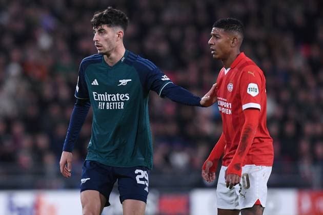 Soccer Champions League matchday 6 PSV Eindhoven FC Arsenal on 12 12 2023 at Philips Stadion in Eindhoven Kai Havertz Arsenal , left Patrick van Aanholt Eindhoven , right xRx