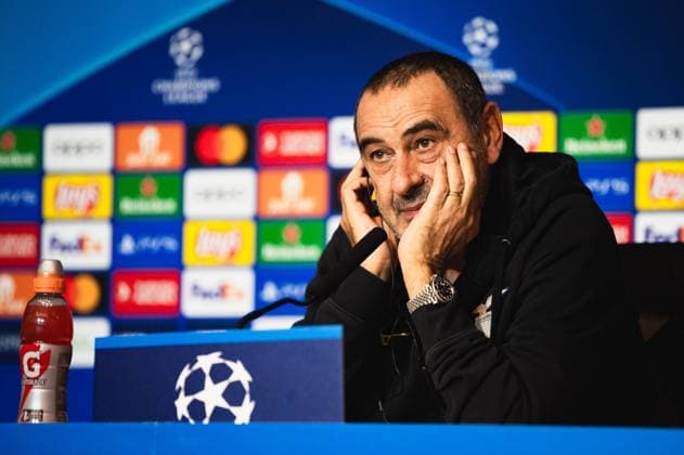 Champions League: Lazio press conference, PK, Pressekonferenz before the match against Atletico Madrid Maurizio Sarri, coach of Lazio, seen speaking during the press conference of the Champions League football match between Atletico Madrid and Lazio at Metropolitano Stadium in Madrid, Spain. Madrid Estadio Metropolitano Madrid Spain Copyright: xAlbertoxGardinx AGardin_20231212_football_Champions_Lazio_press_conference_032