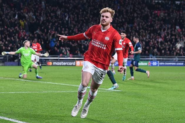 Soccer Champions League matchday 6 PSV Eindhoven FC Arsenal on 12 12 2023 at Philips Stadion in Eindhoven Goal celebration to 1 1 by Yorbe Vertessen Eindhoven xRx