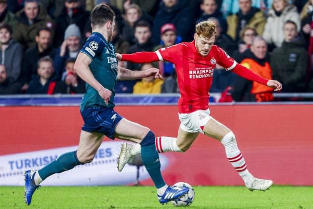 EINDHOVEN, 12-12-2023, Philips Stadium, UEFA Champions League season 2023 24, match between PSV and Arsenal, PSV player Yorbe Vertessen PSV - Arsenal  x23497140x Copyright: