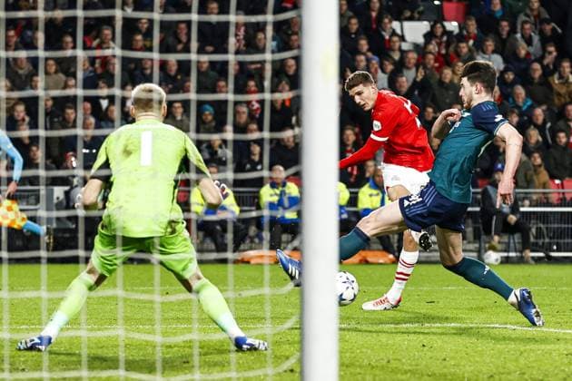 EINDHOVEN - Shot by Guus Til of PSV Eindhoven during the UEFA Champions League Group B match between PSV Eindhoven and Arsenal FC at the Phillips Stadium on December 12, 2023 in Eindhoven, Netherlands. ANP MAURICE VAN STEEN UEFA Champions League 2023 24 2023 2024 xVIxANPxSportx xxANPxIVx 486132590 originalFilename: 486132590.jpg