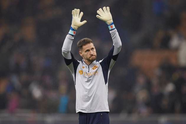 FC Internazionale v Real Sociedad: Group D - UEFA Champions League 2023 24 Alex Remiro of Real Sociedad reacts prior the UEFA Champions League match between FC Internazionale and Real Sociedad at Stadio Giuseppe Meazza on December 12, 2023, in Milan, Italy. Milan Stadio Giuseppe Meazza Milan Italy RL_INTvRSO_007 Copyright: xRicardoxLarreinax