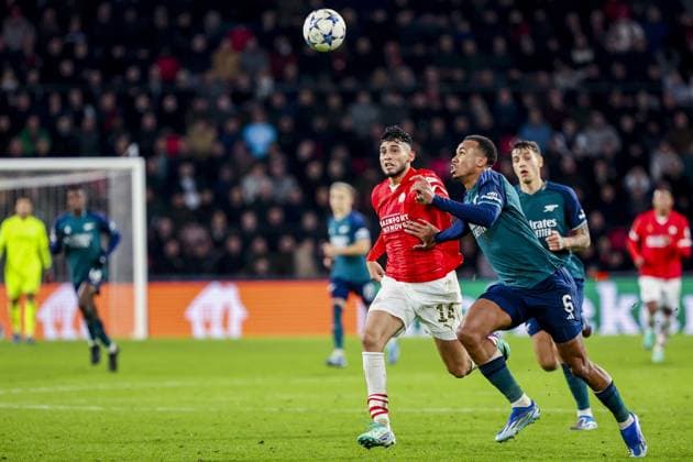 EINDHOVEN, 12-12-2023, Philips Stadium, UEFA Champions League season 2023 24, match between PSV and Arsenal, Arsenal player Gabriel and PSV player Ricardo Pepi PSV - Arsenal  x23497179x Copyright: