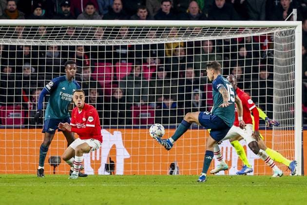 EINDHOVEN, 12-12-2023, Philips Stadium, UEFA Champions League season 2023 24, match between PSV and Arsenal, Arsenal player Jakub Kiwior PSV - Arsenal  x23497187x Copyright: