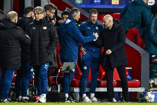 EINDHOVEN - (l-r) PSV Eindhoven goalkeeper coach Abe Knoop, PSV assistant coach Stijn Schaars, PSV Eindhoven coach Peter Bosz during the UEFA Champions League group B match between PSV Eindhoven and Arsenal FC at the Phillips stadium on December 12, 2023 in Eindhoven, Netherlands . ANP MAURICE VAN STEEN UEFA Champions League 2023 24 2023 2024 xVIxANPxSportx xxANPxIVx 486132950 originalFilename: 486132950.jpg