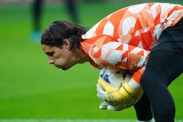 Foto Spada LaPresse 12 Dicembre 2023 - Milano , Italia - calcio - Inter vs Real Sociedad - Champions League 2023 2024 - Stadio San Siro. Nella foto: Yann Sommer (FC Inter); December 12 , 2023 Milan , Italy - sport, calcio - Inter vs Real Sociedad Champions League 2023 2024 - San Siro Stadium . In the pic : Yann Sommer (FC Inter);  Copyright: xSpada LaPressex