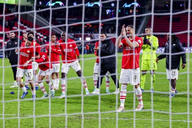 EINDHOVEN, 12-12-2023, Philips Stadium, UEFA Champions League season 2023 24, match between PSV and Arsenal, PSV thanks the fans after the match, end result 1-1 PSV - Arsenal  x23497205x Copyright:
