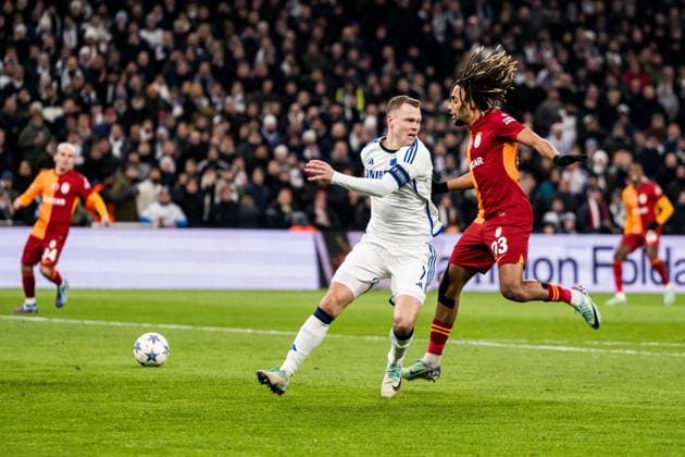 231212 Viktor Claesson of FC Copenhagen and Kaan Ayhan of Galatasaray during the UEFA Champions League football match between FC Copenhagen and Galatasaray on December 12, 2023 in Copenhagen Photo Petter Arvidson BILDBYRAN kod PA PA0704 fotboll football soccer fotball champions league fc copenhagen galatasaray bbeng bbauto  Copyright: PETTERxARVIDSON BB231212PA009