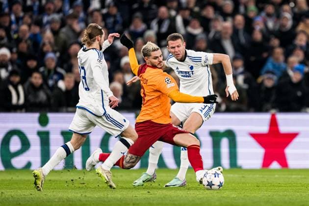231212 Mauro Icardi of Galatasaray and Denis Vavro of FC Copenhagen during the UEFA Champions League football match between FC Copenhagen and Galatasaray on December 12, 2023 in Copenhagen Photo Petter Arvidson BILDBYRAN kod PA PA0704 fotboll football soccer fotball champions league fc copenhagen galatasaray bbeng bbauto jubel  Copyright: PETTERxARVIDSON BB231212PA011