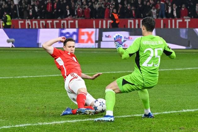 Football, Men, Season 2023 2024, UEFA Champions League Group C, Matchday 6 , 1 FC Union Berlin Real Madrid, f l Paul Jaeckel 1 FC Union Berlin and Kepa Arrizabalaga Real Madrid in a duel , 12 12 2023, Copyright: xMatthiasxKochx