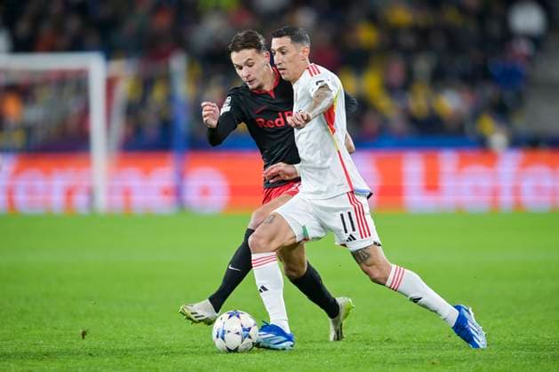 SOCCER - UEFA CL, RBS vs Benfica SALZBURG,AUSTRIA,12.DEC.23 - SOCCER - UEFA Champions League, group stage, Red Bull Salzburg vs SL Benfica. Image shows Angel Di Maria (Benfica) and Amar Dedic (RBS).  GEPAxpictures xChristianxMoser