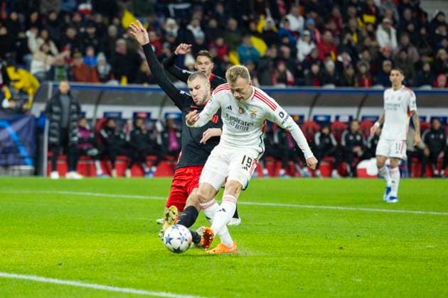 SOCCER - UEFA CL, RBS vs Benfica SALZBURG,AUSTRIA,12.DEC.23 - SOCCER - UEFA Champions League, group stage, Red Bull Salzburg vs SL Benfica. Image shows Strahinja Pavlovic (RBS) and Casper Tengstedt (Benfica).  GEPAxpictures xGintarexKarpaviciute