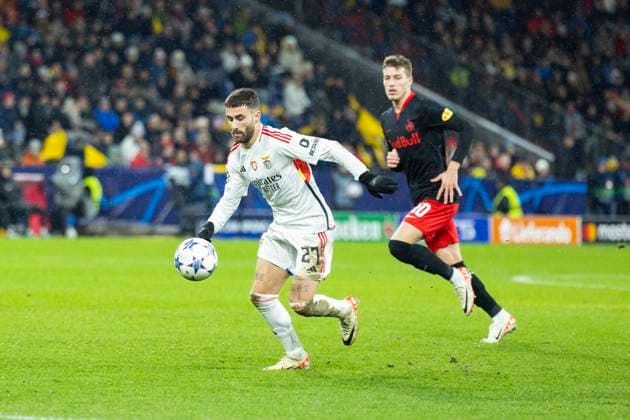 SOCCER - UEFA CL, RBS vs Benfica SALZBURG,AUSTRIA,12.DEC.23 - SOCCER - UEFA Champions League, group stage, Red Bull Salzburg vs SL Benfica. Image shows Rafa Silva (Benfica) and Luka Sucic (RBS).  GEPAxpictures xGintarexKarpaviciute