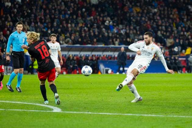 SOCCER - UEFA CL, RBS vs Benfica SALZBURG,AUSTRIA,12.DEC.23 - SOCCER - UEFA Champions League, group stage, Red Bull Salzburg vs SL Benfica. Image shows Zlatko Junuzovic (RBS) and Orkun Kokcu (Benfica).  GEPAxpictures xGintarexKarpaviciute