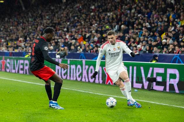 SOCCER - UEFA CL, RBS vs Benfica SALZBURG,AUSTRIA,12.DEC.23 - SOCCER - UEFA Champions League, group stage, Red Bull Salzburg vs SL Benfica. Image shows Samson Baidoo (RBS) and Morato (Benfica).  GEPAxpictures xGintarexKarpaviciute