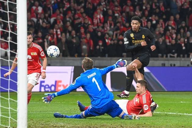 Football, Men, Season 2023 2024, UEFA Champions League Group C, Matchday 6 , 1 FC Union Berlin Real Madrid, from l Goalkeeper Frederik Rönnow 1 FC Union Berlin , Paul Jaeckel 1 FC Union Berlin and Jude Bellingham Real Madrid , 12 12 2023, Copyright: xMatthiasxKochx