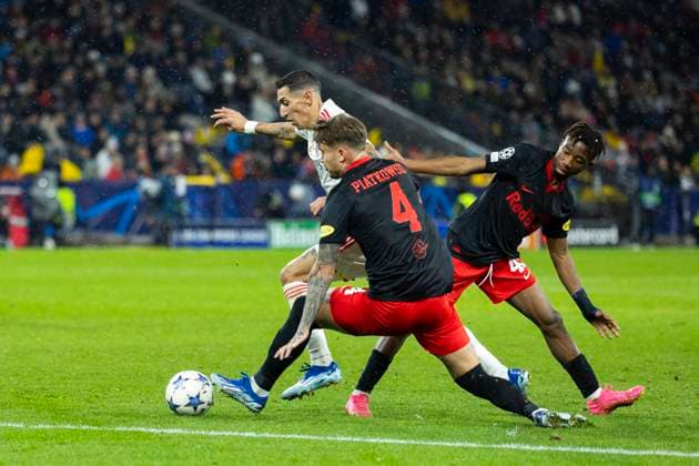 SOCCER - UEFA CL, RBS vs Benfica SALZBURG,AUSTRIA,12.DEC.23 - SOCCER - UEFA Champions League, group stage, Red Bull Salzburg vs SL Benfica. Image shows Angel Di Maria (Benfica), Kamil Piatkowski and Dorgeles Nene (RBS).  GEPAxpictures xGintarexKarpaviciute