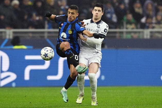 Db Milano 12 12 2023 - Champions League Inter-Real Sociedad foto Daniele Buffa Image nella foto: Alexis Sanchez-Igor Zubeldia 
