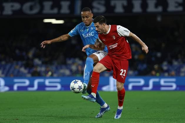 Foto Alessandro Garofalo LaPresse 12 dicembre 2023 Napoli, Italia calcio Napoli vs Braga Champions League 2023 2024 - stadio Diego Armando Maradona Nella foto: Natan Bernardo de Souza (SSC Napoli);Pizzi (Sporting Braga); December 12, 2023 Naples, Italy sport soccer Napoli vs Braga - Champions League 2023 2024 - Diego Armando Maradona stadium. In the pic: Natan Bernardo de Souza (SSC Napoli);Pizzi (Sporting Braga);  Copyright: xAlessandroxGarofalo LaPressex