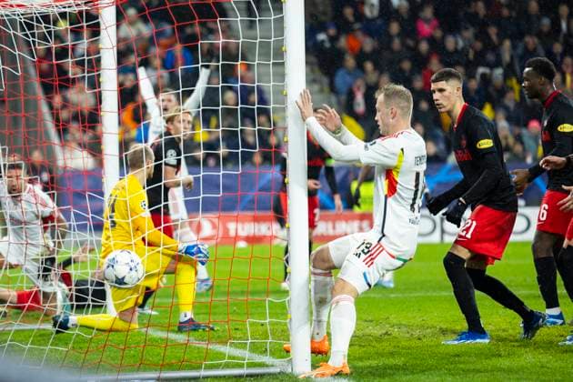 SOCCER - UEFA CL, RBS vs Benfica SALZBURG,AUSTRIA,12.DEC.23 - SOCCER - UEFA Champions League, group stage, Red Bull Salzburg vs SL Benfica. Image shows the rejoicing of Benfica. Keyword: goal.  GEPAxpictures xGintarexKarpaviciute
