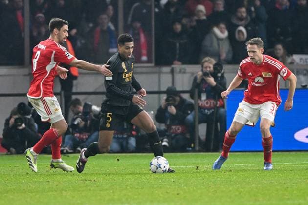 Football, Men, Season 2023 2024, UEFA Champions League Group C, Matchday 6 , 1 FC Union Berlin Real Madrid, f l Rani Khedira 1 FC Union Berlin , Jude Bellingham Real Madrid and Paul Jaeckel 1 FC Union Berlin , 12 12 2023, Copyright: xMatthiasxKochx