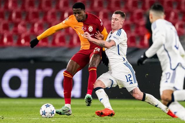 231212 Wilfried Zaha of Galatasaray and Lukas Lerager of FC Copenhagen during the UEFA Champions League football match between FC Copenhagen and Galatasaray on December 12, 2023 in Copenhagen Photo Petter Arvidson BILDBYRAN kod PA PA0704 fotboll football soccer fotball champions league fc copenhagen galatasaray bbeng  Copyright: PETTERxARVIDSON BB231212PA041