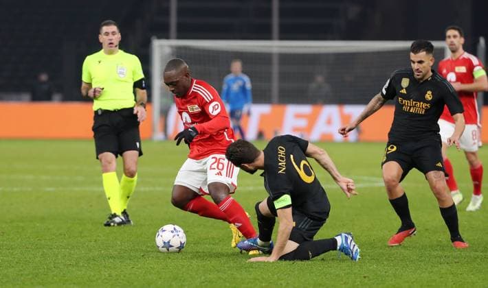 Jerome Roussillon, Nacho Fernandez steps on the foot Foul play tackle Match scene Action Sport Football Soccer UEFA Champions League UCL Men 6 Matchday Season 2023 2024 12 12 2023 1 FC Union Berlin FCU vs Real Madrid Olympiastadion DFL regulations prohibit any use of photographs as image sequences and or quasi video