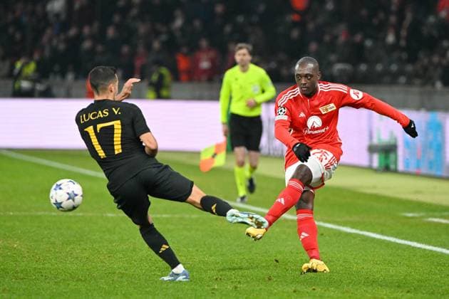 Football, Men, Season 2023 2024, UEFA Champions League Group C, Matchday 6 , 1 FC Union Berlin Real Madrid, f l Lucas Vazquez Real Madrid and Jerome Roussillon 1 FC Union Berlin , 12 12 2023, Copyright: xMatthiasxKochx
