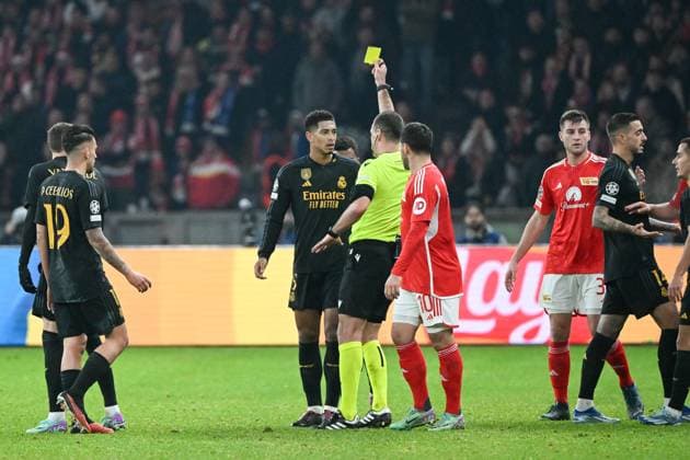 Football, Men, Season 2023 2024, UEFA Champions League Group C, Matchday 6 , 1 FC Union Berlin Real Madrid, v l Yellow card for Jude Bellingham Real Madrid , 12 12 2023, Copyright: xMatthiasxKochx
