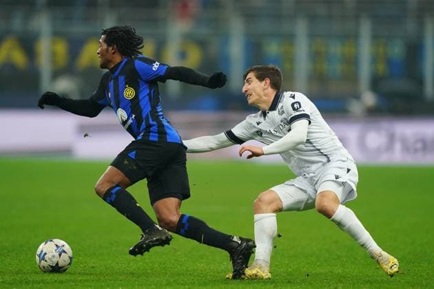 Foto Spada LaPresse 12 Dicembre 2023 - Milano , Italia - calcio - Inter vs Real Sociedad - Champions League 2023 2024 - Stadio San Siro. Nella foto:Juan Cuadrado (FC Inter); arsen zakharyan (real ) December 12 , 2023 Milan , Italy - sport, calcio - Inter vs Real Sociedad Champions League 2023 2024 - San Siro Stadium . In the pic : Juan Cuadrado (FC Inter); arsen zakharyan (real )  Copyright: xSpada LaPressex