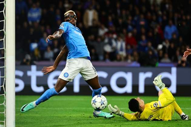Victor Osimhen of SSC Napoli past Matheus Lima Magalhaes of SC Braga and scores the goal of 2-0 during the Champions League Group C football match between SSC Napoli and SC Braga at Diego Armando Maradona stadium in Naples (Italy), December 12th, 2023. cesarexpurini