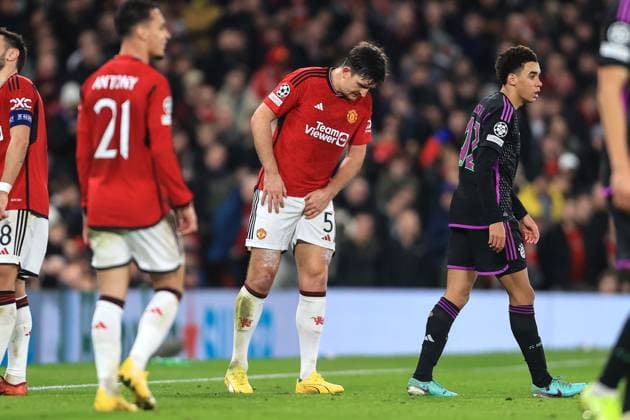 Fußball UEFA Champions League Gruppe A Manchester United gegen Bayern München 12. Dezember 2023 UEFA Champions League Gruppe A Manchester United gegen Bayern München Harry Maguire von Manchester United hält sich nach einer Verletzung die Leiste Foto Simon Stacpoole Abseits Manchester UK  Copyright: xSimonxStacpoolexOffside
