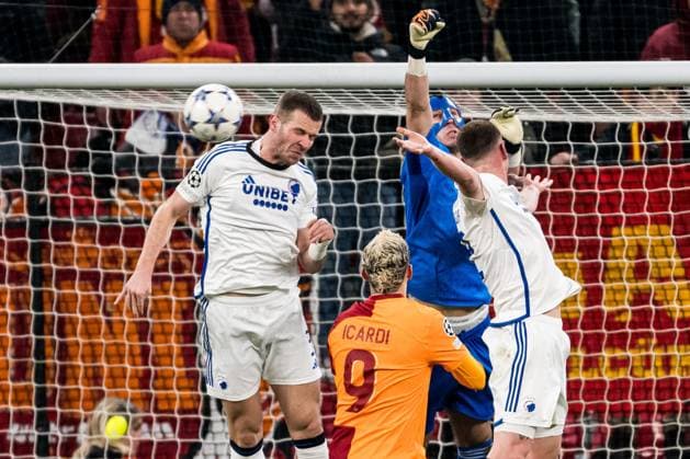 231212 Denis Vavro and goalkeeper Kamil Grabara of FC Copenhagen during the UEFA Champions League football match between FC Copenhagen and Galatasaray on December 12, 2023 in Copenhagen Photo Petter Arvidson BILDBYRAN kod PA PA0704 fotboll football soccer fotball champions league fc copenhagen galatasaray bbeng  Copyright: PETTERxARVIDSON BB231212PA067