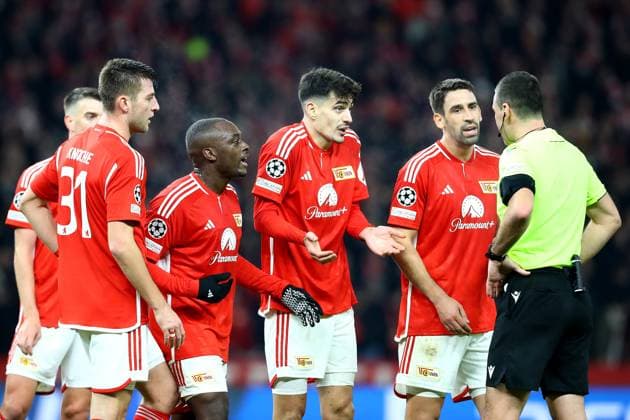 12 12 2023, xtgx, Football UEFA Champions League, Union Berlin Real Madrid emspor, v l Rani Khedira 1 FC Union Berlin discusses with referee Referee Obrenovic, Rade Slovenia DFL DFB REGULATIONS PROHIBIT ANY USE OF PHOTOGRAPHS as IMAGE SEQUENCES and or QUASI VIDEO Berlin